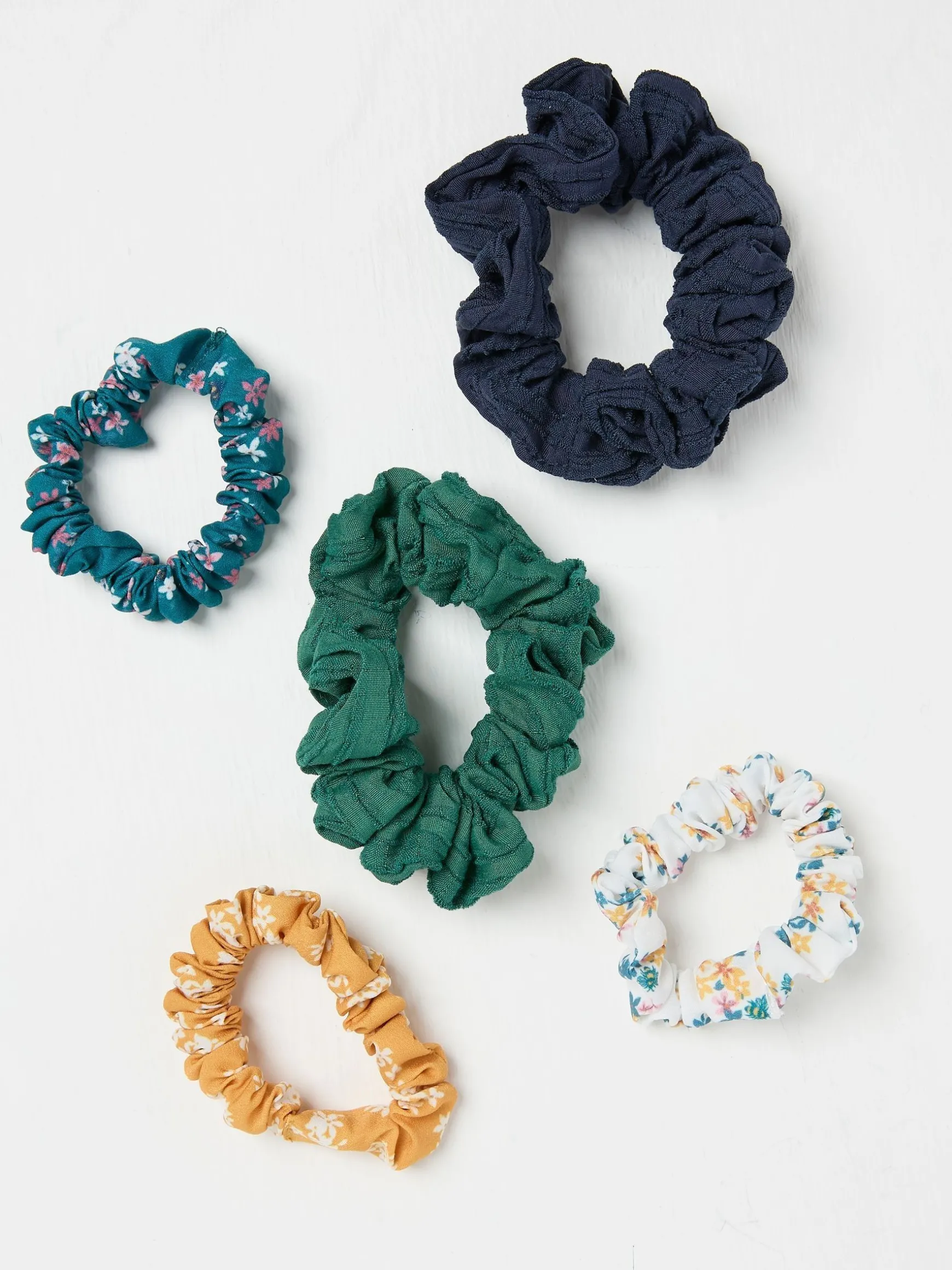 FatFace Scrunchies Cracker Multi Colour Store