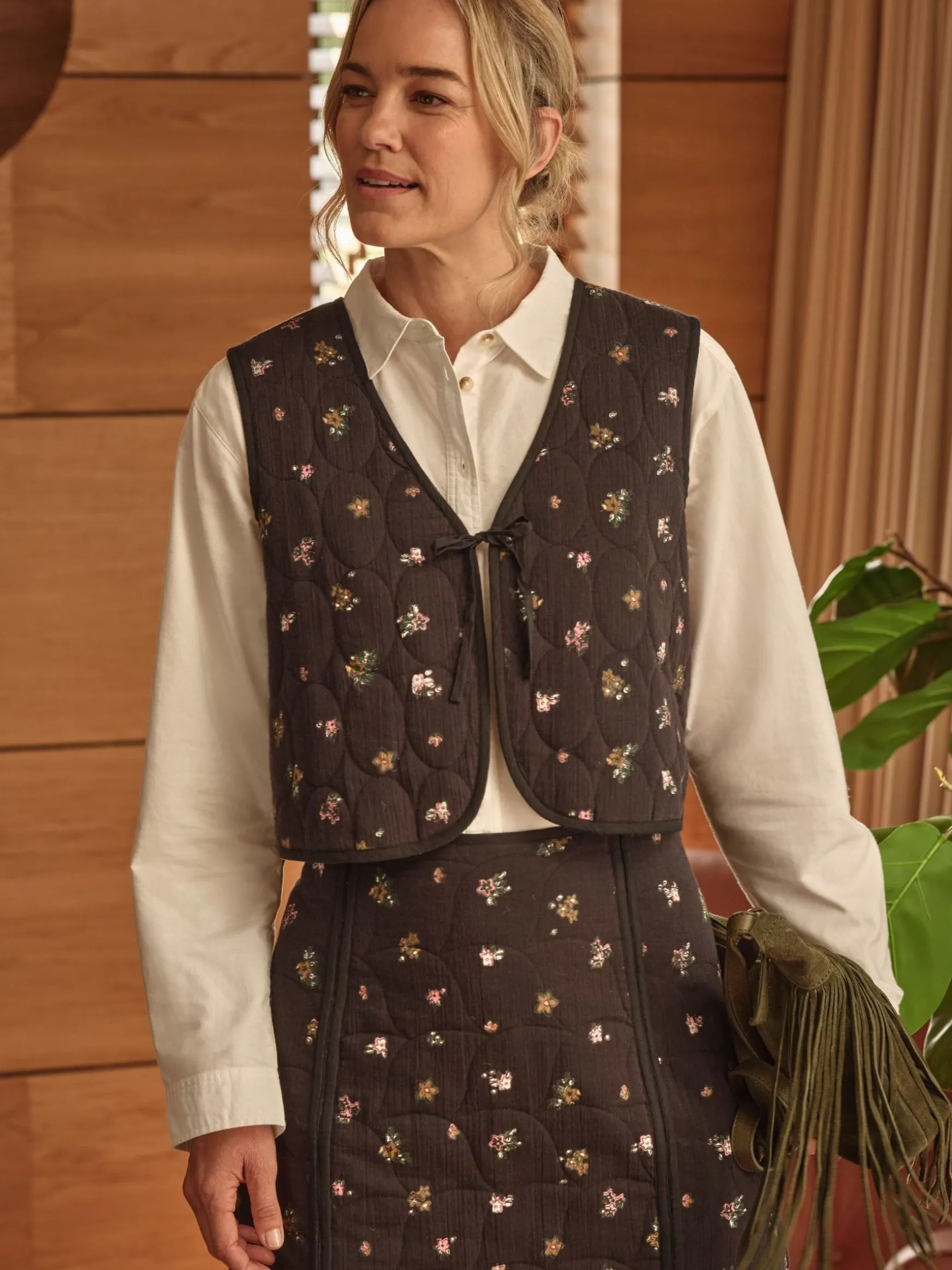 FatFace Quinn Ditsy Paisley Quilted Waistcoat Black Hot