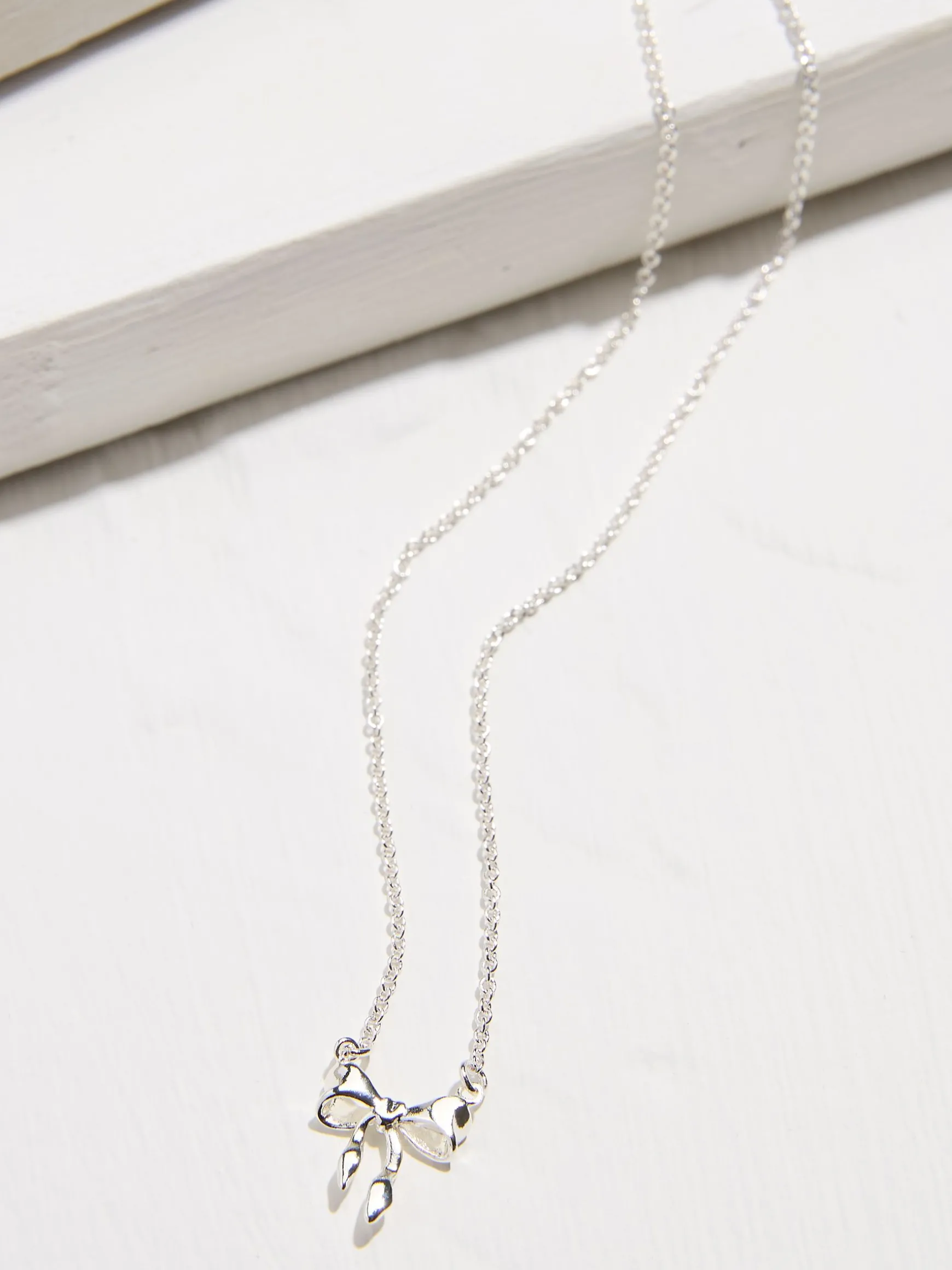 FatFace Bow Necklace Silver Hot